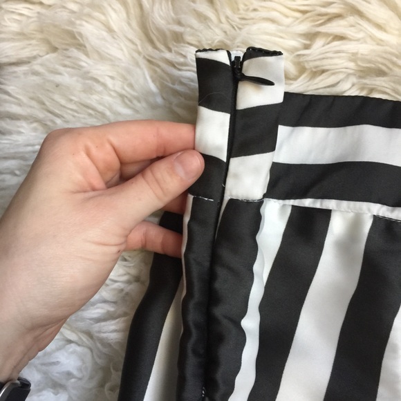 Audrey Striped Shorts - Picture 6 of 6